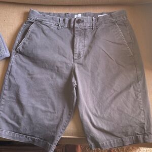 GAP Men's Flat-Front Chino Shorts in Gray